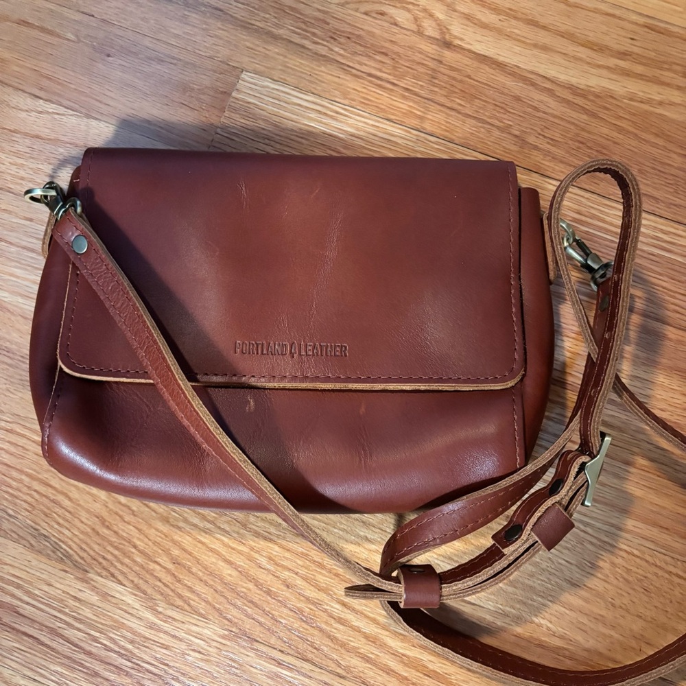 Portland Leather Women's Brown Crossbody Bag - Picture 7 of 7